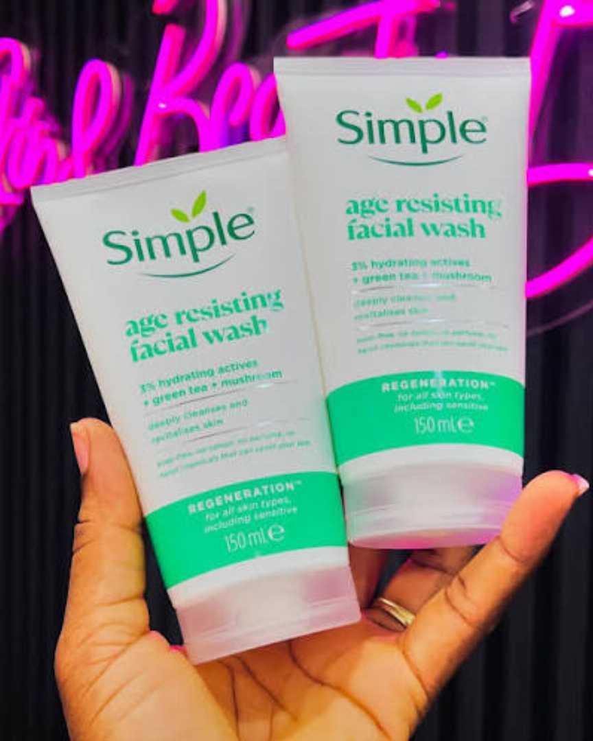 Simple,Age,Resisting,Facial,Wash